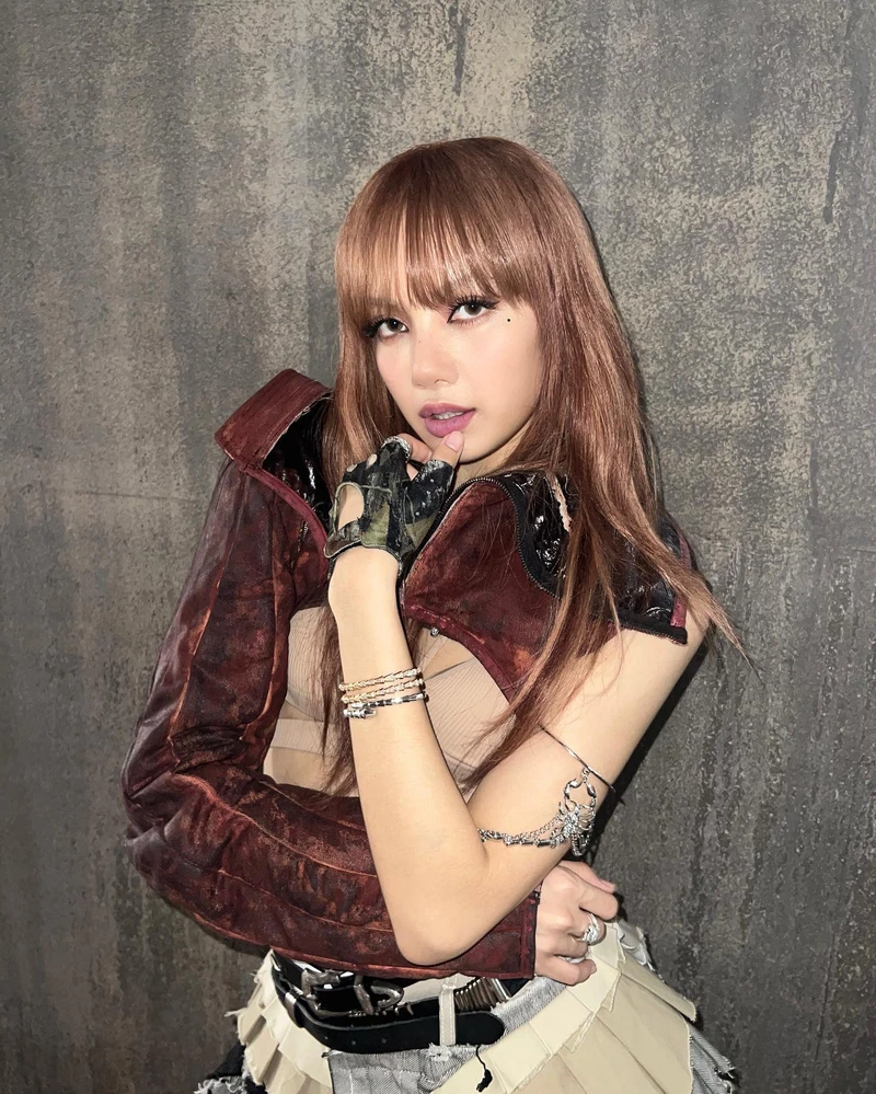 ลลิษา มโนบาล: เสน่ห์ความเซ็กซี่ในสไตล์แฟชั่นของ Lisa Blackpink