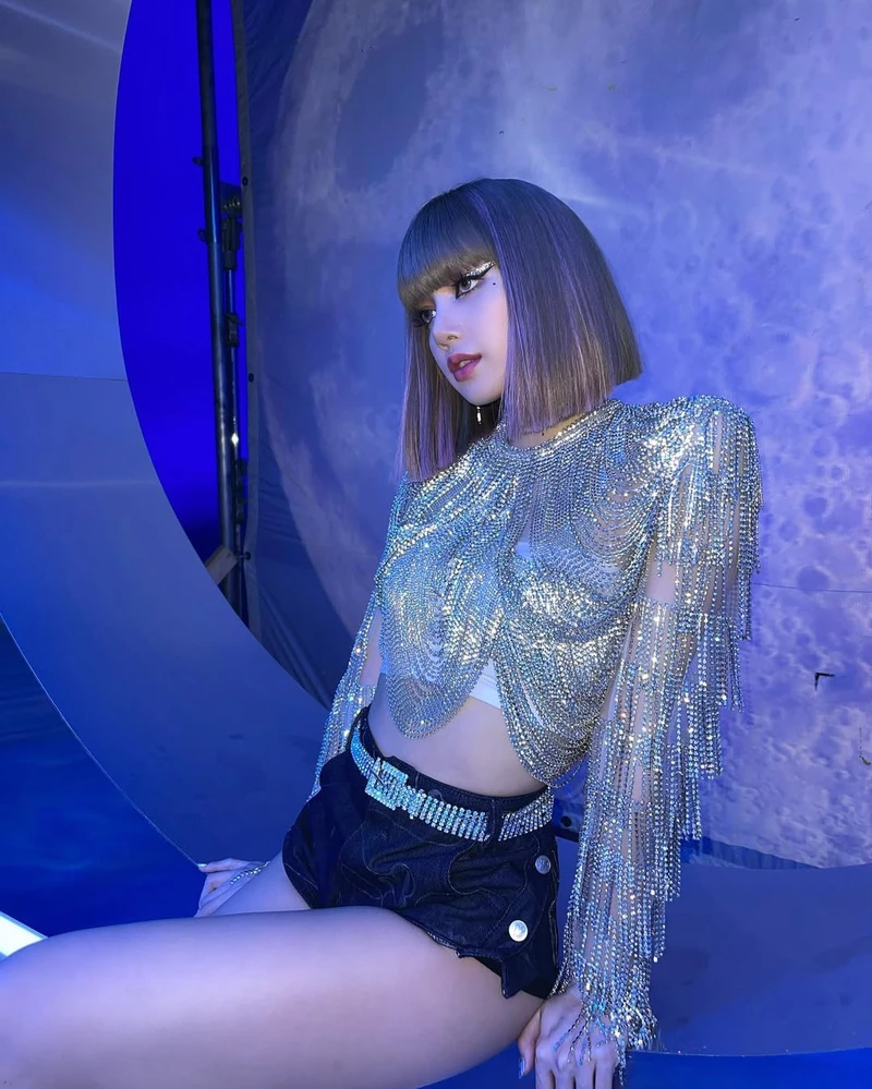 ลลิษา มโนบาล: ความเซ็กซี่ที่มาพร้อมความมั่นใจในสไตล์ Lisa