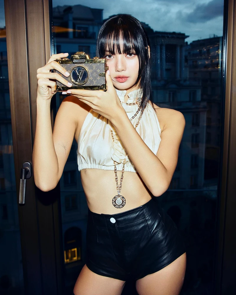 Lalisa Manoban: แฟชั่นเซ็กซี่ที่ทำให้แฟน ๆ ใจสั่น