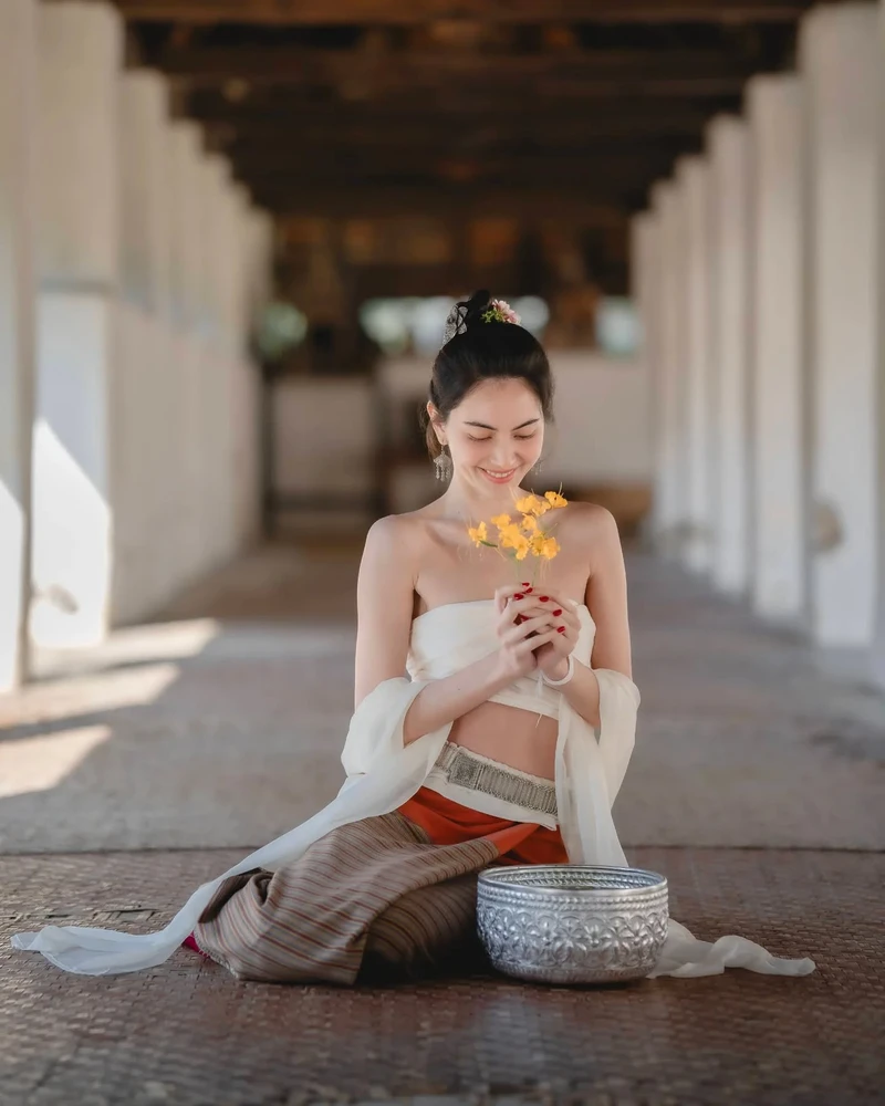 Mai Davika Thai fashion muse