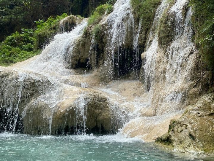 น้ำตกเอราวัณ (Erawan Waterfall) สวรรค์ธรรมชาติแห่งกาญจนบุรี