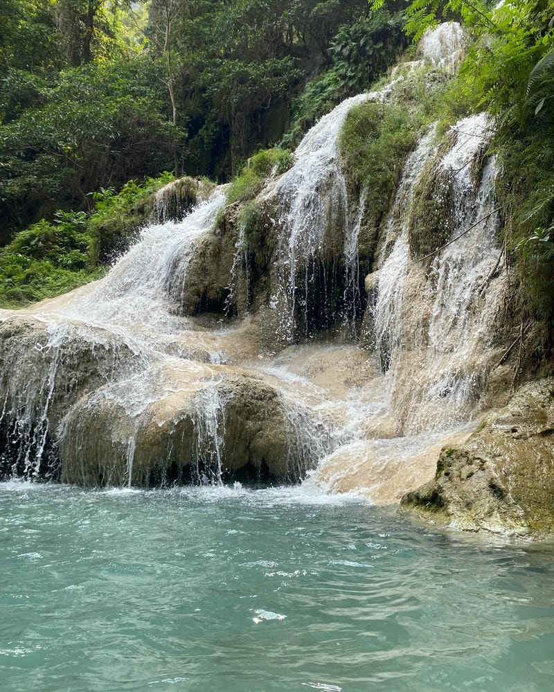 น้ำตกเอราวัณ (Erawan Waterfall) สวรรค์ธรรมชาติแห่งกาญจนบุรี