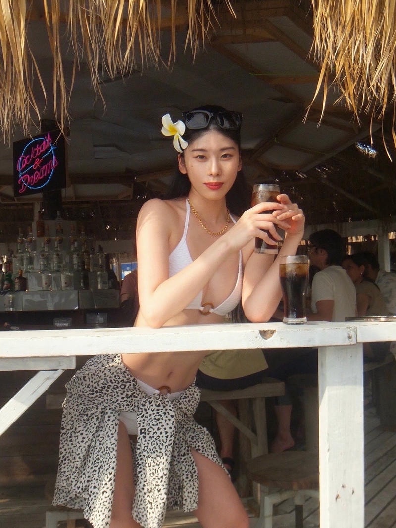 Japanese beach holiday outfits
