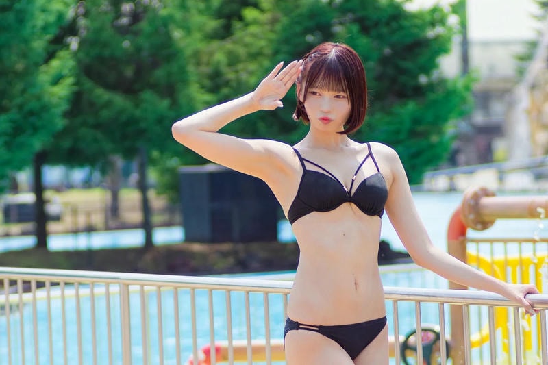 Japanese girls pool party fashion