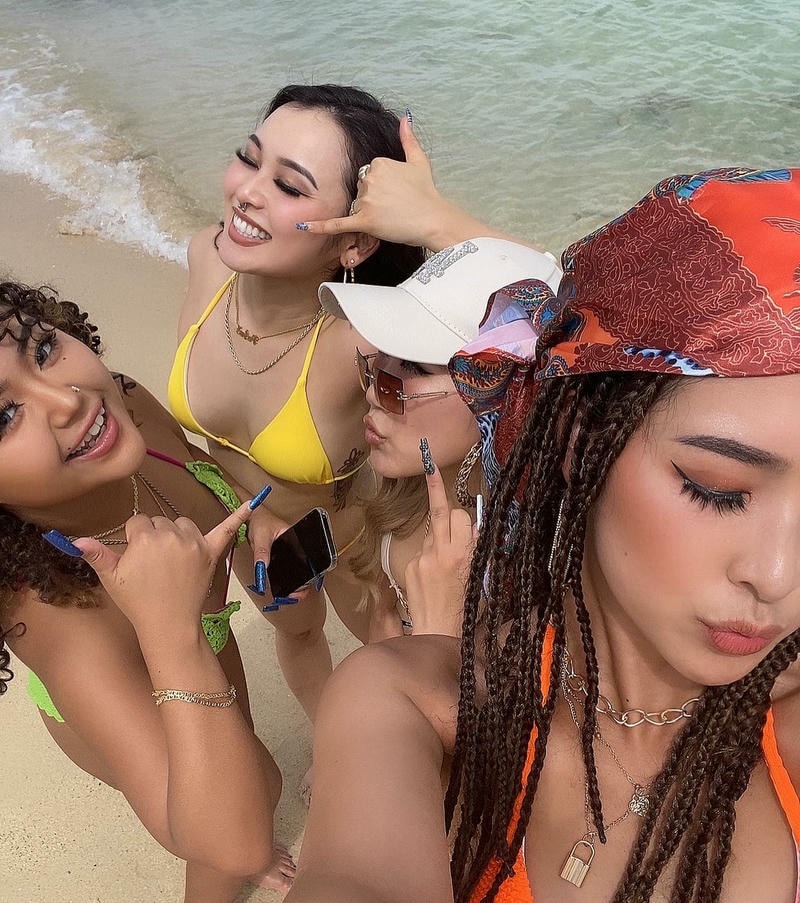 Japanese girls summer style