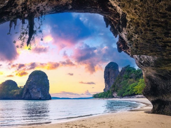 สำรวจความงามของถ้ำพระนาง (Phra Nang Cave Beach) ในกระบี่