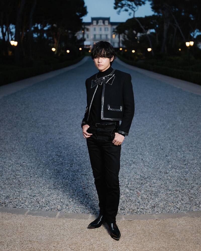 A stunning photo collection of V BTS V showcasing his cool, sexy, edgy, high-fashion, and manwear-inspired style 14