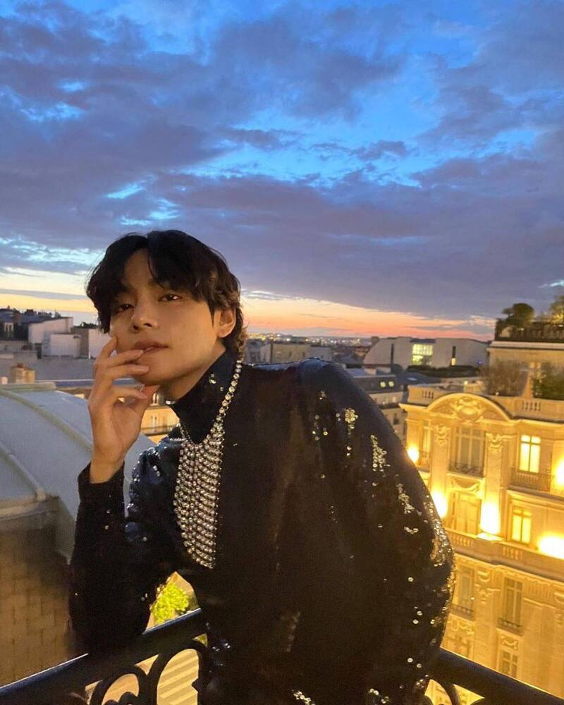 A stunning photo collection of V BTS V showcasing his cool, sexy, edgy, high-fashion, and manwear-inspired style 6
