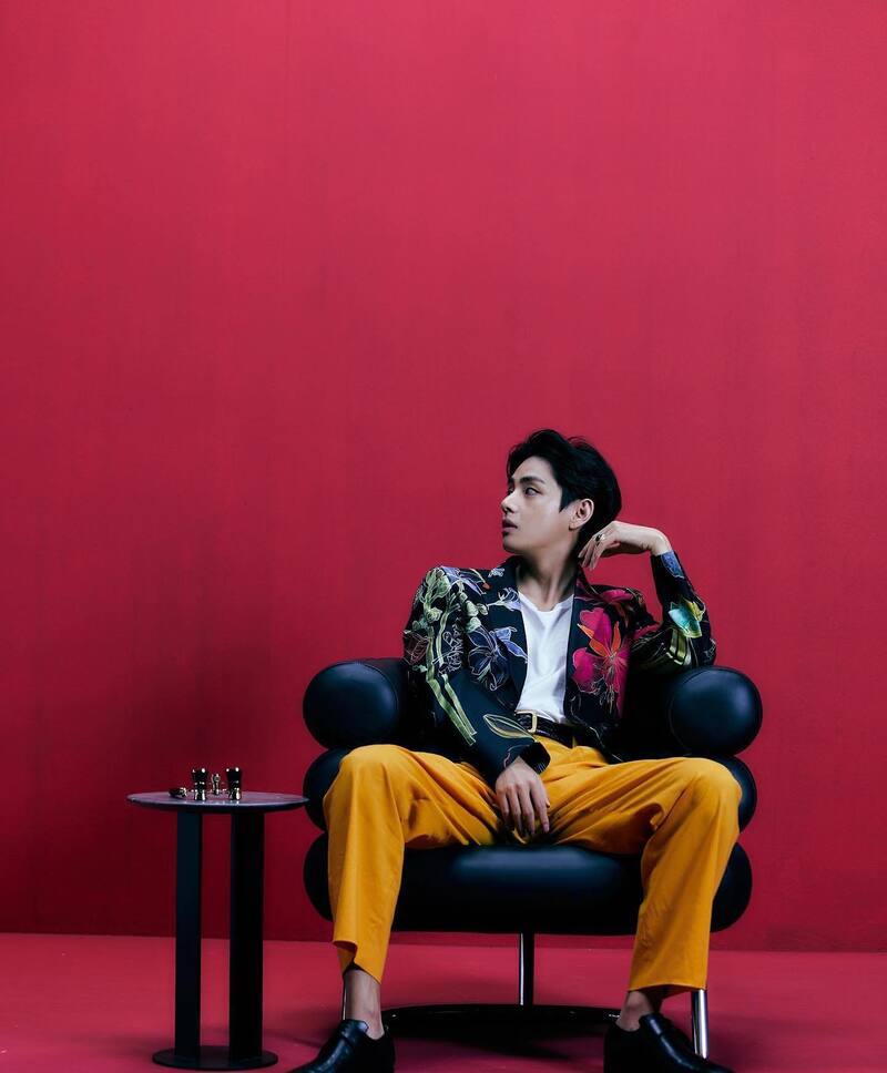 A stunning photo collection of V BTS V showcasing his cool, sexy, edgy, high-fashion, and manwear-inspired style 8