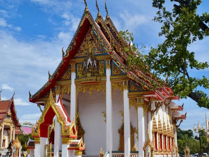 วัดฉลอง (Wat Chalong Temple): ศูนย์รวมจิตใจแห่งภูเก็ต