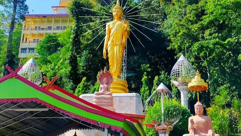 เที่ยว วัดเขาสุกิม (Wat Khao Sukim) จันทบุรี วัดดังวิวสวยสงบ