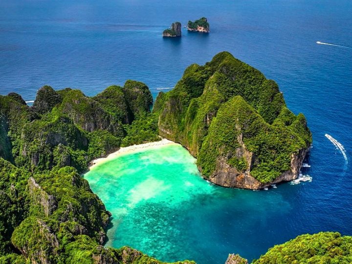 เกาะพีพี: สวรรค์กลางทะเลอันดามันที่คุณต้องไปให้ได้สักครั้ง